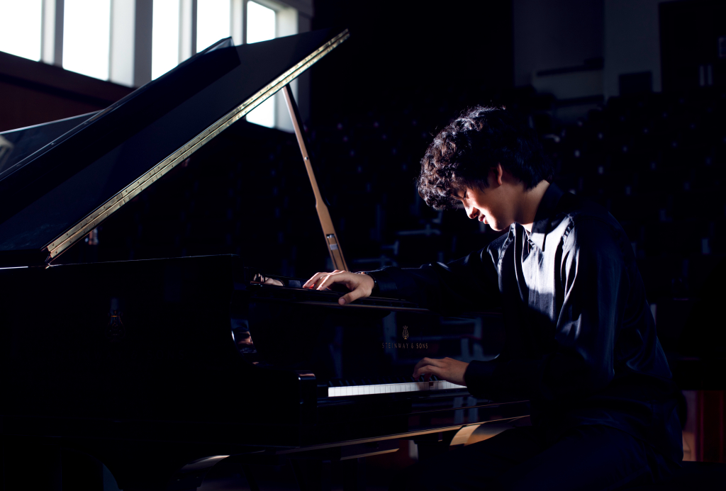 Ryan WANG . Nom du Photographe A suivre... . 9818 edited